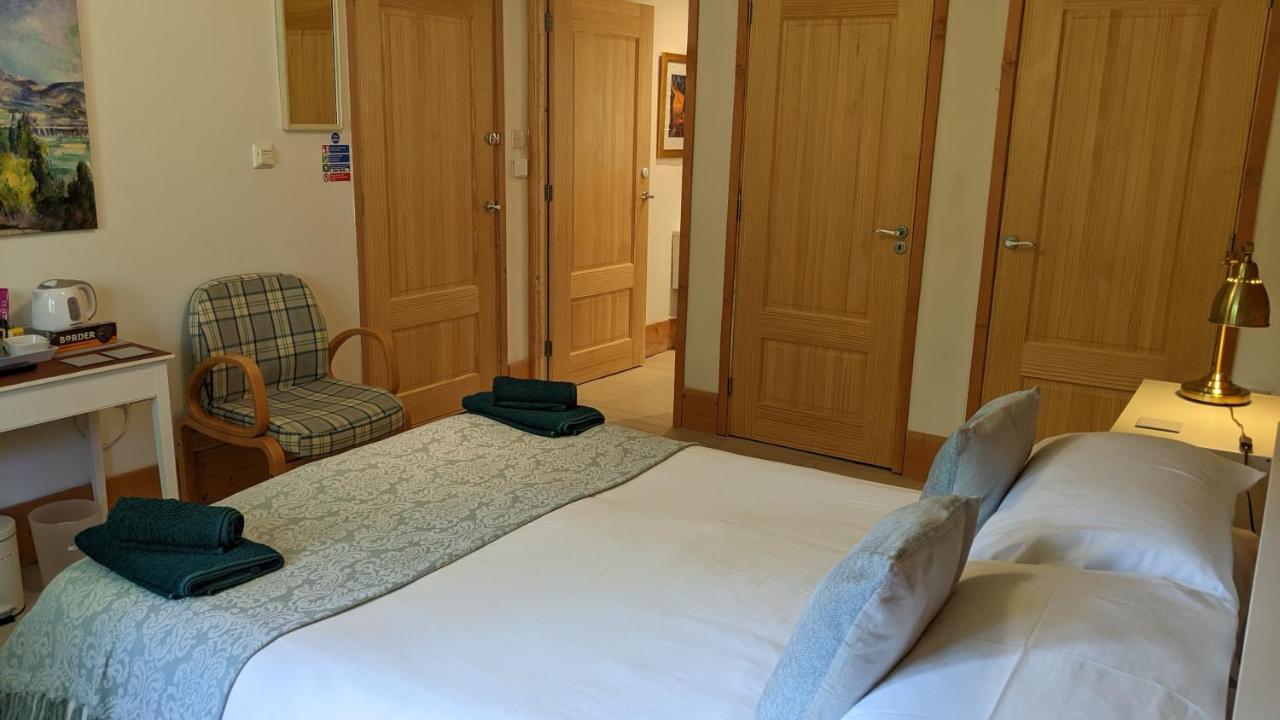 Owl Lodge Bed & Breakfast Kilmuir  エクステリア 写真